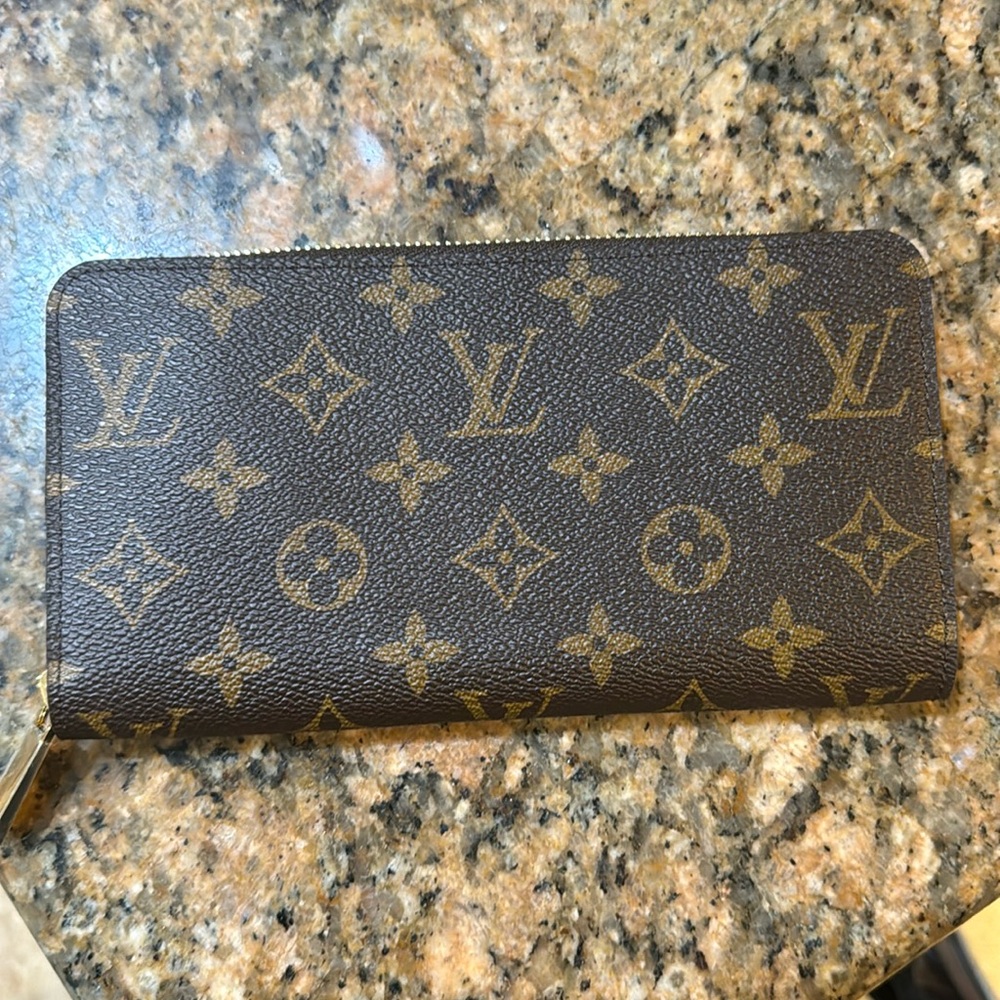 LOUIS VUITTON MONOGRAM WALLET ZIP AROUND
